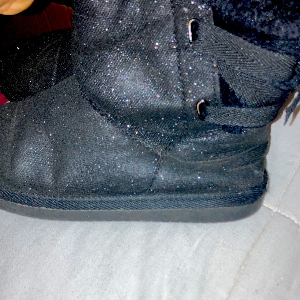 Color black - Picture 2 of 2